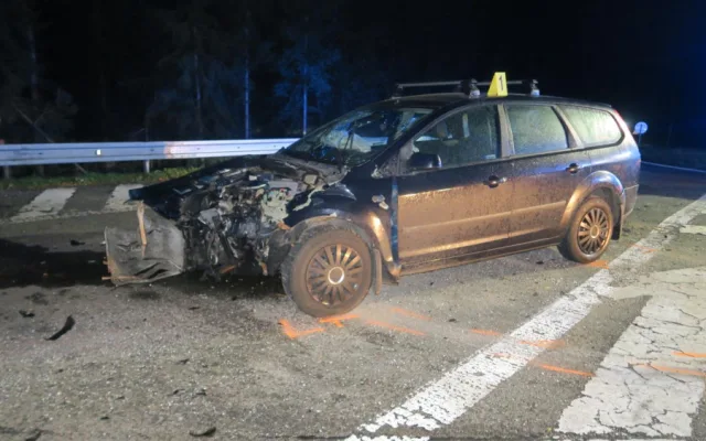 Silnici u Rádelského mlýna blokovala nehoda. Zavinil ji řidič, který nedal přednost