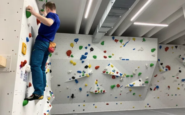 Sportovní haly univerzity v Harcově už opět fungují. Rekonstrukce vyšla na 122 milionů
