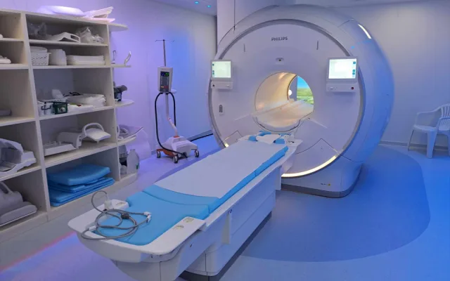 Nemocnice má novu magnetickou rezonanci s umělou inteligencí