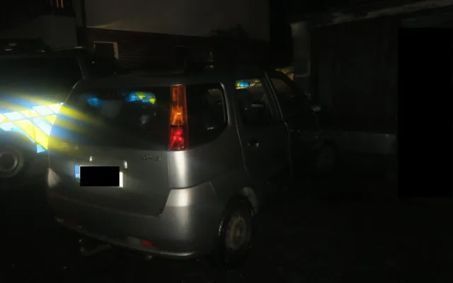 Policie hledá viníka i svědky nehody z parkoviště u obchodu