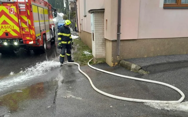 Hasiči mají za sebou náročné svátky. Zaznamenali takřka 350 výjezdů