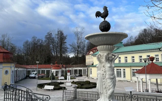 V Libverdě probíhá renovace lázeňské kolonády. Dosloužilou konstrukci nahradí nová