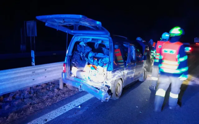 Ráno plné nehod. V průběhu dvou hodin vyjeli hasiči pomáhat šestkrát