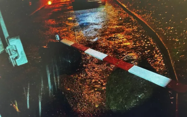 Autobus vjel v Rochlici na blikající přejezd. Policie hledá svědky