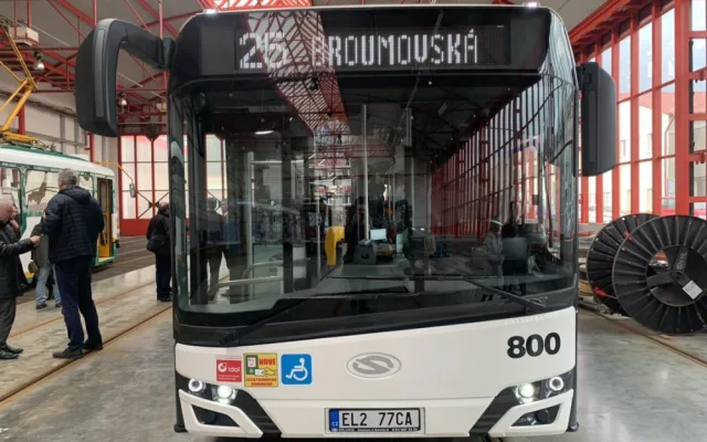 Dopravní podnik koupil první elektrobus, cílem je čtyřicet. Jde o transformační proces, říká předseda představenstva