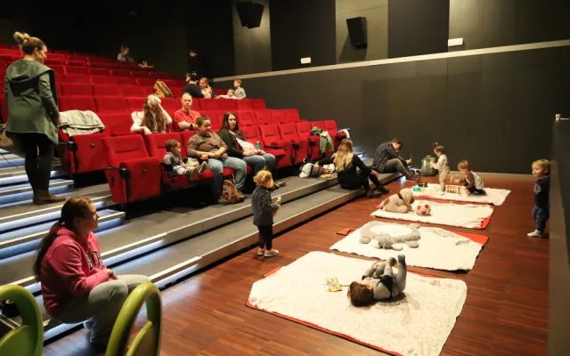 Turnovské kino pořádá filmová dopoledne pro rodiče s dětmi