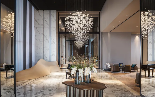Nejluxusnější resort v Dubaji rozzářila křišťálová světla z Česka