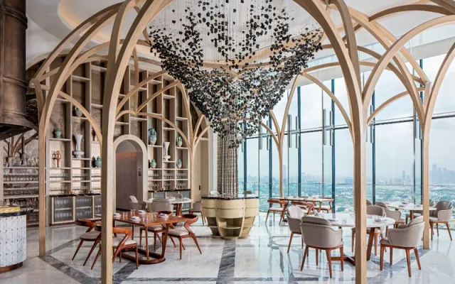 Nejluxusnější resort v Dubaji rozzářila křišťálová světla z Česka