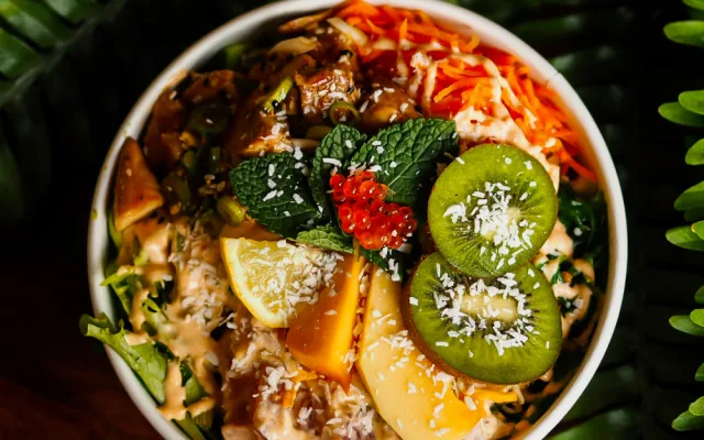 Bistro Kauai poke je ostrovem plným chutí a vůní v městě na severu