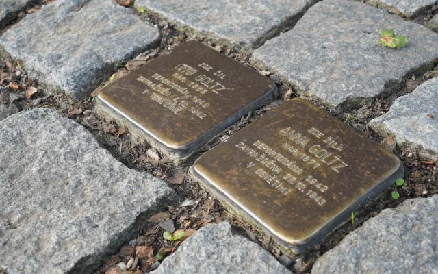 Stolpersteine manželů Goltzových.