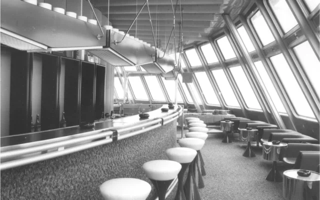 Interiéry libereckého hotelu Ještěd se vracejí do původní podoby ze 70. let