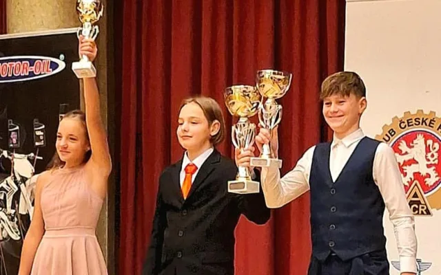 (NE)OBYČEJNÍ: Chci jezdit rychle, říká David z Mníšku. I s vadou sluchu sní o Daytoně