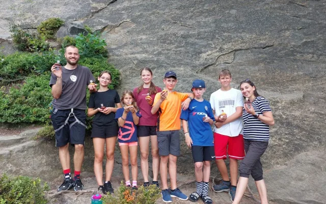 Letní tábory s LK Boulder umožní dětem zažít lezení na skalách