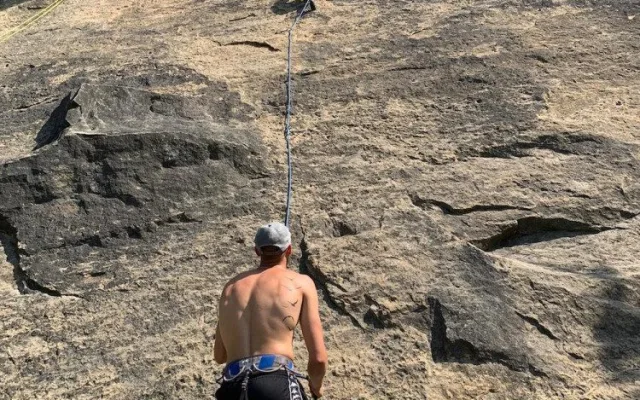 Letní tábory s LK Boulder umožní dětem zažít lezení na skalách