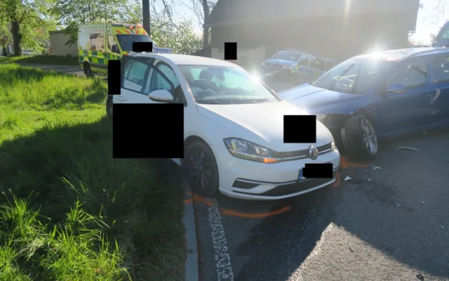 Kvůli vysoké rychlosti nezvládl projet zatáčkou a naboural do autoškoly