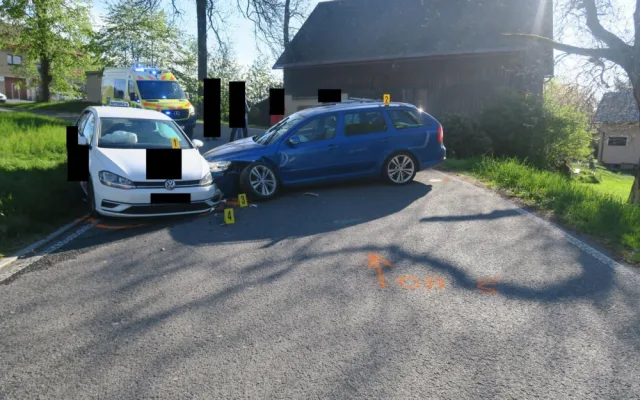 Kvůli vysoké rychlosti nezvládl projet zatáčkou a naboural do autoškoly
