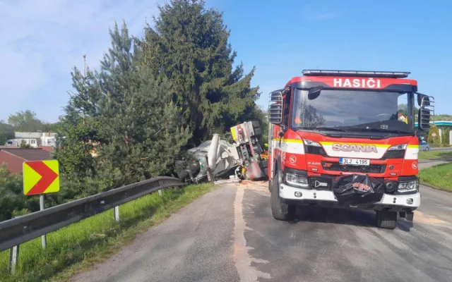 Hasiči lezli na Paličník, hasili les i dům. Den i noc byly extrémně rušné