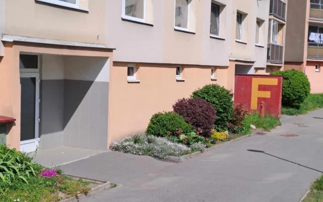 Zídky s mozaikovými písmeny v jablonecké Abecedě čeká obnova