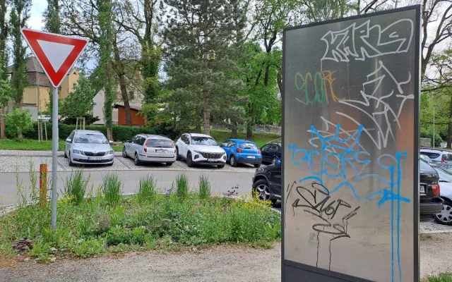 Lidé v Rychtářské se stále nedočkali dotažení úprav na sídlišti