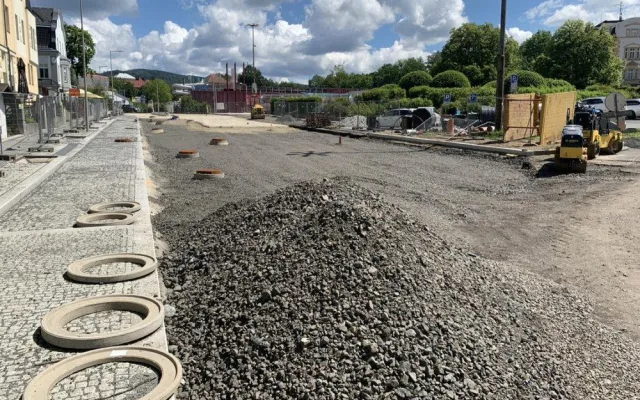 Na parkovišti v Pastýřské i Tržním náměstí bude za pár dní hotovo
