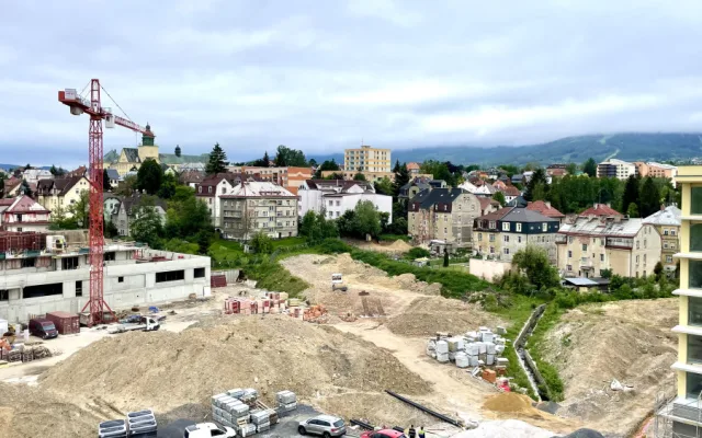 Do nových bytových domů na Františkově se lidé nastěhují už na podzim