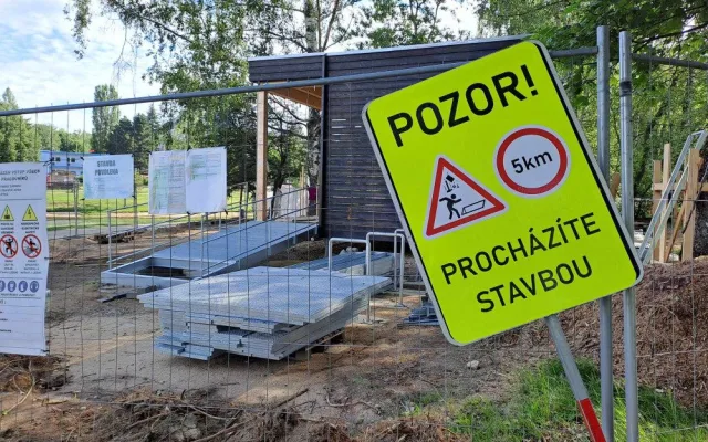 U jablonecké přehrady otevřou nové toalety, sprchu, úschovny i občerstvení