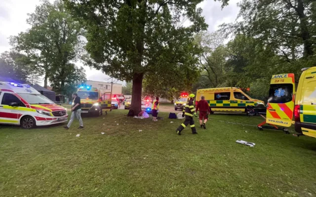 Na dětském dnu ve Vratislavicích uhodil blesk. Třináct zraněných, z toho pět dětí