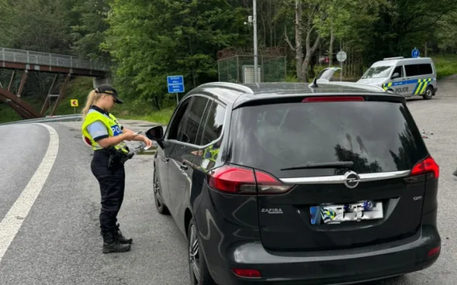 Policisté hledali nelegální migranty. Využili i přístroj na zjištění tlukotu srdce