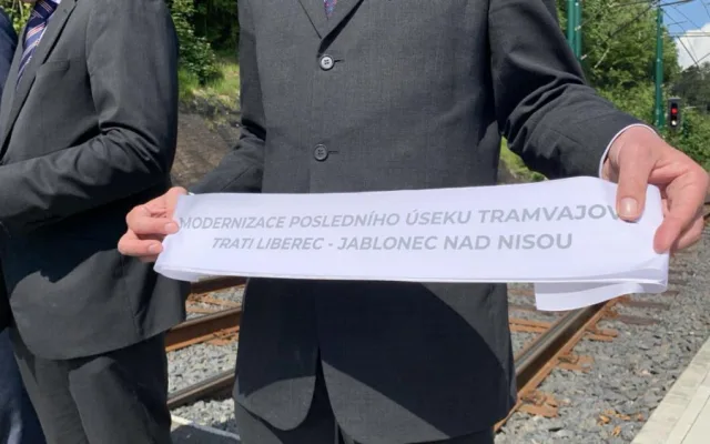Ať slouží dalších osmdesát let. Modernizace trati mezi Libercem a Jabloncem byla slavnostně ukončena