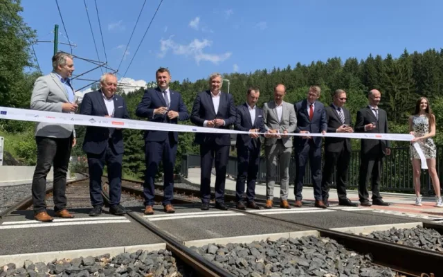 Ať slouží dalších osmdesát let. Modernizace trati mezi Libercem a Jabloncem byla slavnostně ukončena
