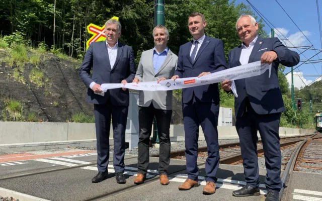 Ať slouží dalších osmdesát let. Modernizace trati mezi Libercem a Jabloncem byla slavnostně ukončena