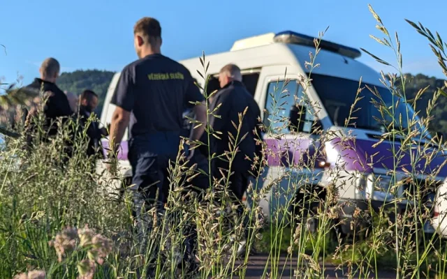 Vězni pomáhali myslivcům hledat na loukách srnčata přes sečením