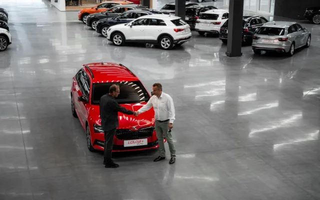 Louda Auto otevřel v Poděbradech největší autosalon předváděcích, zánovních a ojetých vozů v Evropě