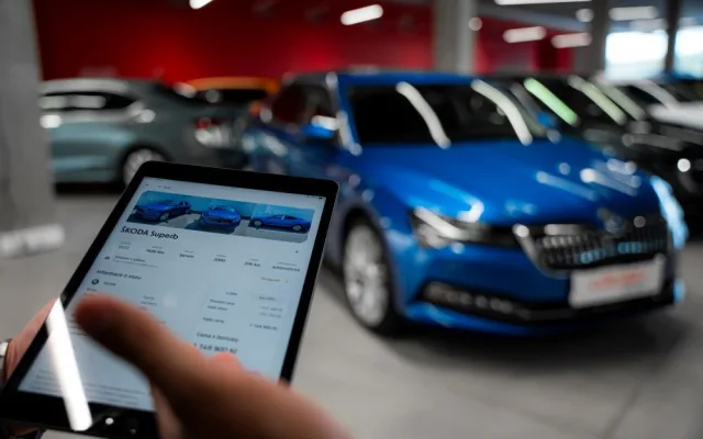 Louda Auto otevřel v Poděbradech největší autosalon předváděcích, zánovních a ojetých vozů v Evropě