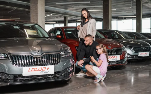 Louda Auto otevřel v Poděbradech největší autosalon předváděcích, zánovních a ojetých vozů v Evropě