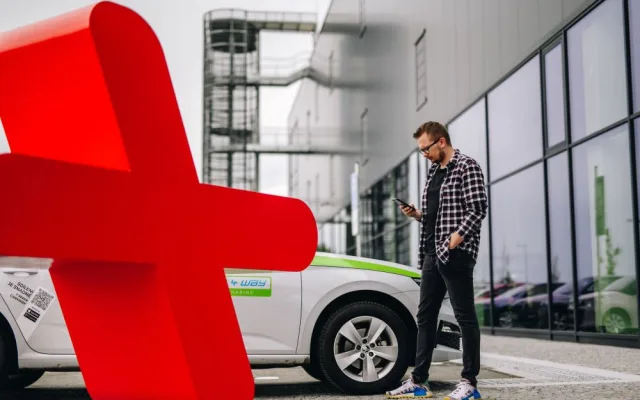 Louda Auto otevřel v Poděbradech největší autosalon předváděcích, zánovních a ojetých vozů v Evropě