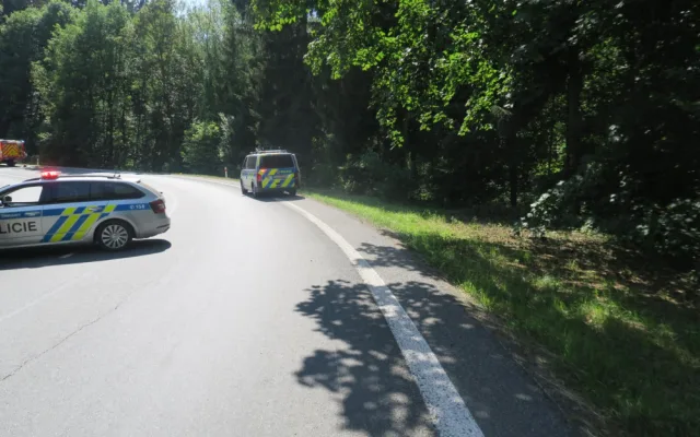 Motorkářka sjela ze srázu, vrtulník ji transportoval do nemocnice