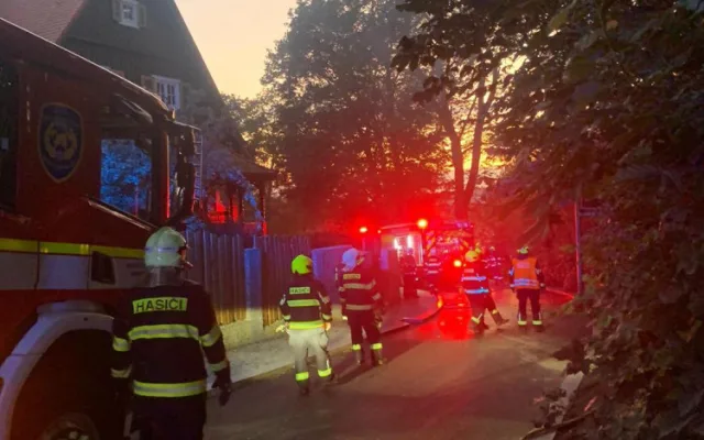 Požár v Liberci. Hořelo v areálu bývalých skokanských můstků nedaleko Masarykovy ulice