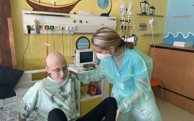 Dva roky boje s leukémií. Život Terezy z Hané zachránila i stovka přípravků od dárců krve