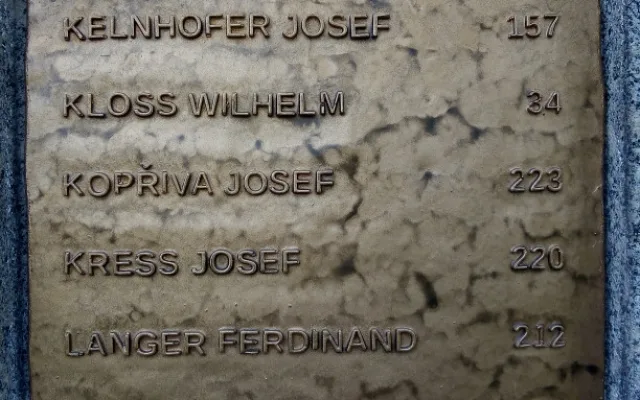 Vandalové řádili ve Frýdlantu. Poničili pomník ve Větrově, ukradenou pamětní desku ovšem nezpeněží