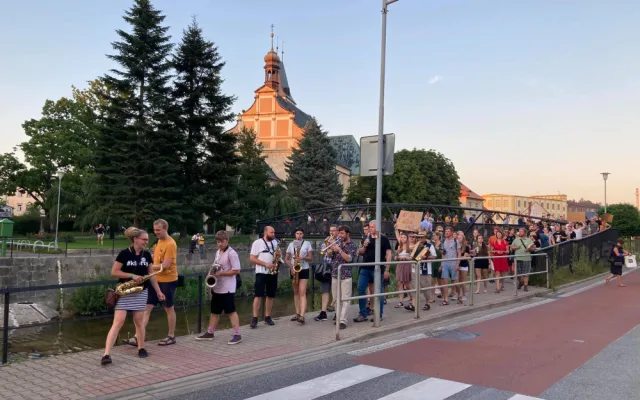 Jazzovou dílnu odstartuje ve Frýdlantu v sobotu živelný dixielendový průvod hudebníků