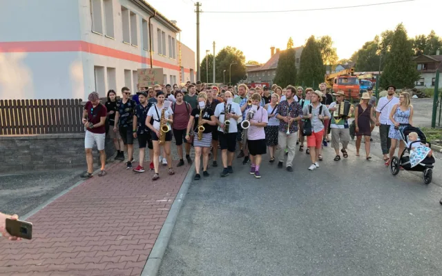 Jazzovou dílnu odstartuje ve Frýdlantu v sobotu živelný dixielendový průvod hudebníků
