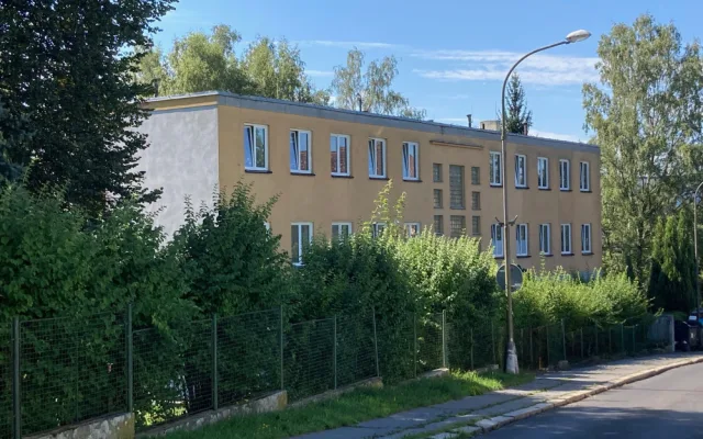 Liberecká nemocnice hledá firmu na opravu dětské psychiatrie.