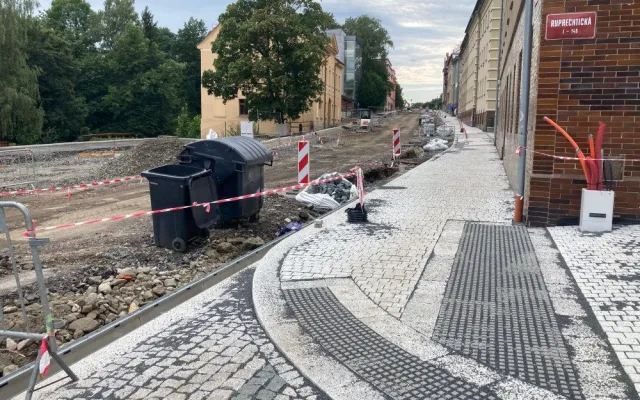 Sokolská ulice v Liberci se řidičům po rekonstrukci otevře v polovině září