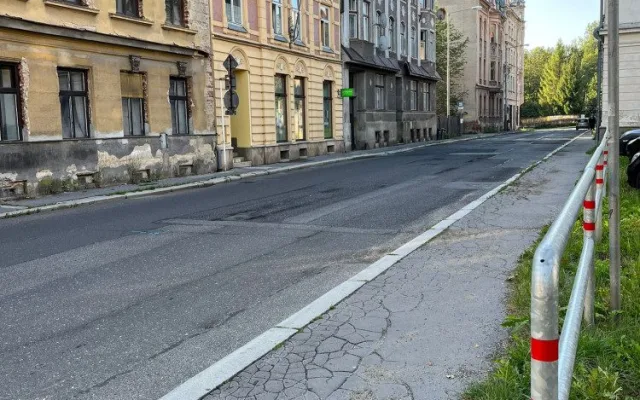 Řidiče v Jablonci čeká další komplikace – v pondělí se uzavře ulice Mlýnská