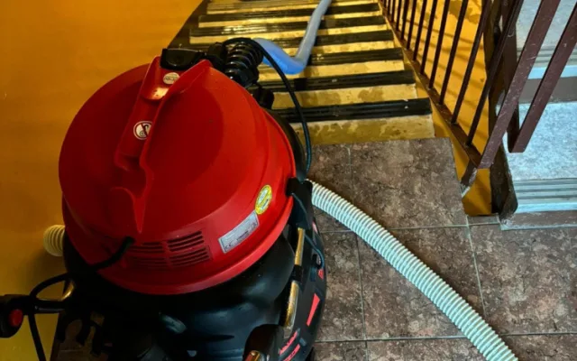 Nový vodní vysavač vyzkoušeli frýdlantští hasiči v ostrém provozu. Pomohl po prudkých bouřkách v minulém týdnu