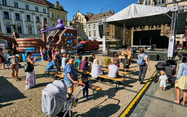 Náměstí před libereckou radnicí bude patřit Tulifest. Láká na soutěž kapel, program pro rodiny i hity Rammsteinů