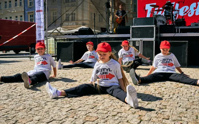 Náměstí před libereckou radnicí bude patřit Tulifest. Láká na soutěž kapel, program pro rodiny i hity Rammsteinů
