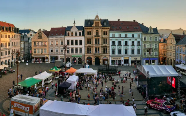 Náměstí před libereckou radnicí bude patřit Tulifest. Láká na soutěž kapel, program pro rodiny i hity Rammsteinů