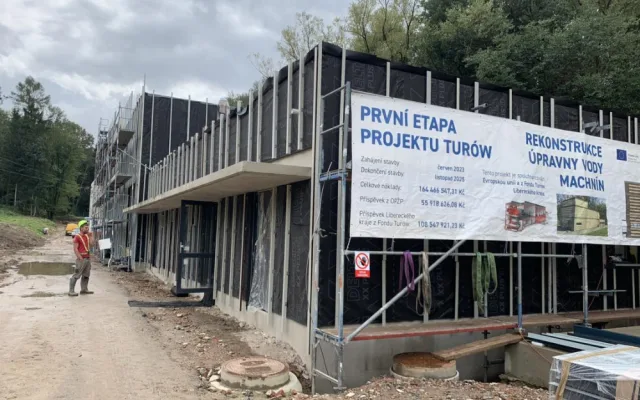 V Machníně roste úpravna vody z fondu Turów. Chystá se stavba přivaděče do pohraničí